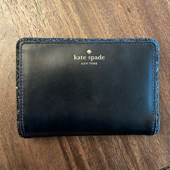 Kate spade ♠️ wallet - Picture 1 of 2